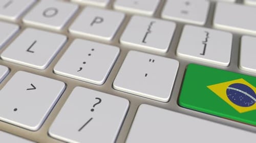 Key with Flag of Brazil Switches To Key with Flag of the USA