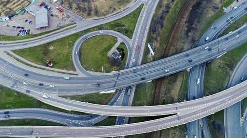 Vue aérienne d'une intersection d'autoroute