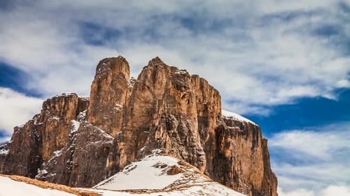 Vista da montanha a partir do Passo de Sella, Dolomitas, Itália, 4k timelapse