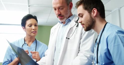 Three doctors studying a x-ray