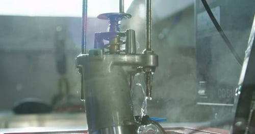 Equipement industriel pour tester la qualité des pièces métalliques