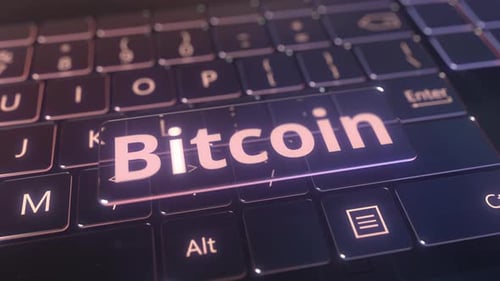 Teclado de computador futurista e placa Bitcoin transparente