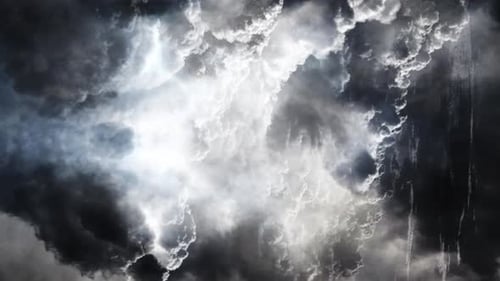 4k Gewitter, Cumulonimbuswolken bewegen sich über den Himmel