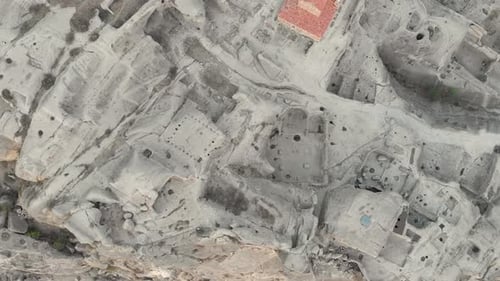Vue rapprochée du monastère d'Uplistsikhe