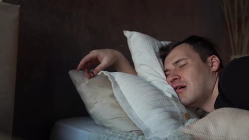 Видео Мужчина Спит - Envato