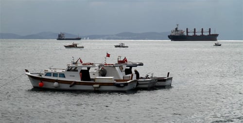 Frachtschiffe im Bosporus 03