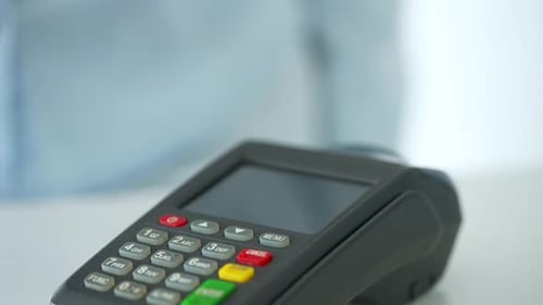 Contactless Payment with Mobile Phone on Card Reader