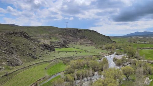 fluss berge frühling
