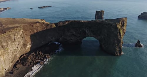 Luftaufnahme Dyrholaey Sea Arch Island