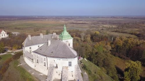 Vue aérienne du château d'Oleskiy, situé dans l'oblast de Lviv, en Ukraine