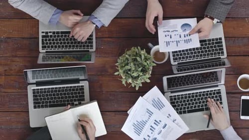 Team arbeitet an einem Geschäftsprojekt
