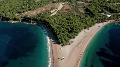 Vista aérea sobre a ilha croata
