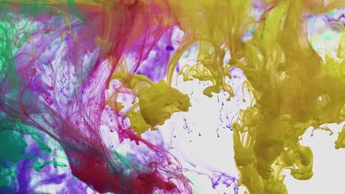 Bunte Farbtinte tropft in Wasser 2