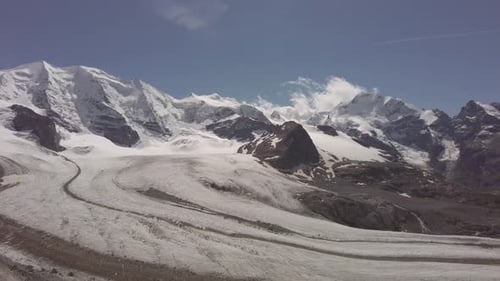 Blick auf den Gletscher unter Pizzo Palù und Pizzo Bernina