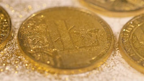 Des étincelles se dispersent à partir d'une pièce appartenant à la macro du système Litecoin