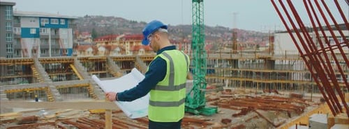 Ein Architekt beobachtet den Standort