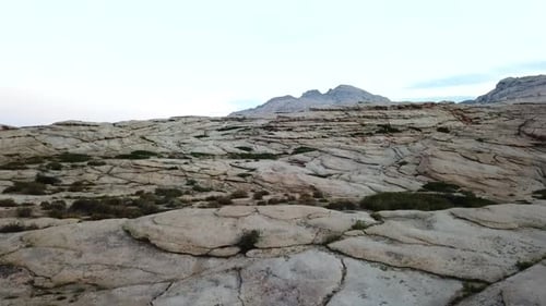 D'énormes rochers de lave