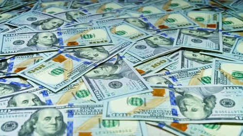 Geld Fällt auf viel Geld