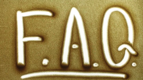 Freundlich gestellte Frage: Zeichnen im Sand