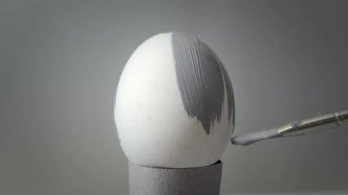 Eier malen Trendfarbe
