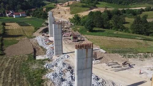 Luftaufnahme Neue Straßen- oder Autobahnbaustelle 4K - V7