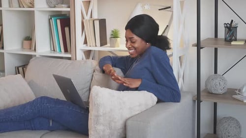 Laptop-Videoanruf Internet-Kommunikation Frau