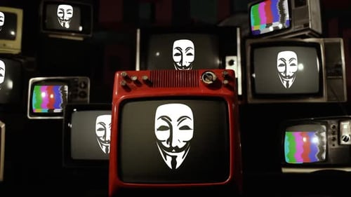 Máscaras anônimas e TVs retro.