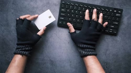 Hacker roba datos de una tarjeta de crédito