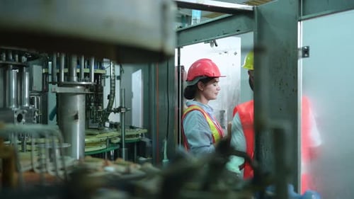 Female chief engineer of a mechanical plant Inspecting and explaining the maintenance of the machine