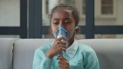 Masque de respiration intense pour fille malade