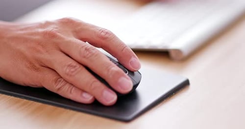 Close up of woman use of computer with mouse
