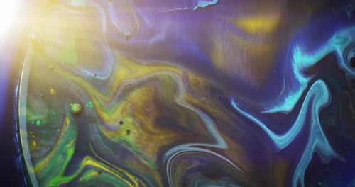 Hermosos colores abstractos que se mueven suavemente en el agua, simulando la tierra. Concepto macro de colores líquidos