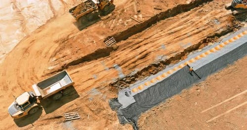 Trabajos de construcción de viviendas en proceso de preparación Vista del nuevo distrito residencial con apartamento