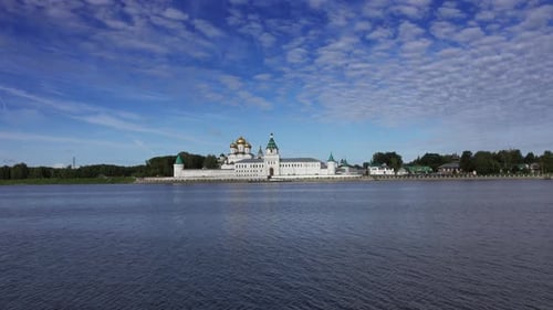 Monastère Ipatievsky dans la vieille ville de Kostroma