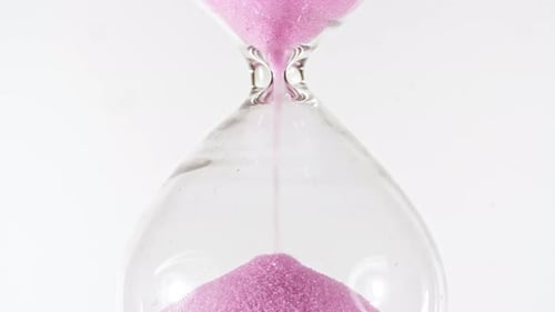 Sanduhr auf weißem isoliertem Hintergrund