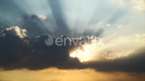 Nuages de coucher de soleil mystiques 8K