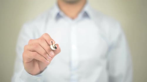 Workshop, empresário escrevendo em tela transparente