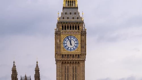 Big Ben Timelapse da nova torre do relógio Elizabeth com nuvens ao fundo