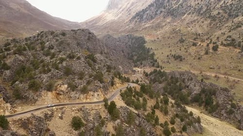 Les massifs montagneux des villes turques filmés sur un Drone