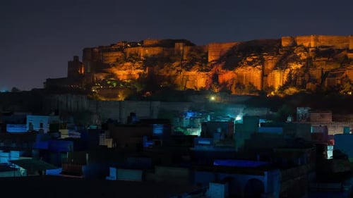 Panorama sur le paysage urbain de Jodhpur de nuit au Rajasthan, Inde.