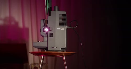Mujer mirando Super 8 Mm