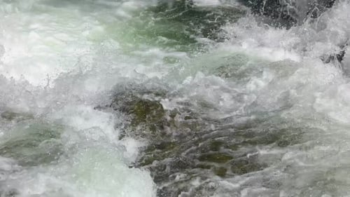 Stream of Mountain River Nahaufnahme