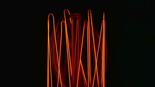 Blitze in einer Glühlampe