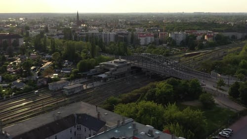 Fliegen Sie mit der mehrgleisigen Eisenbahnlinie