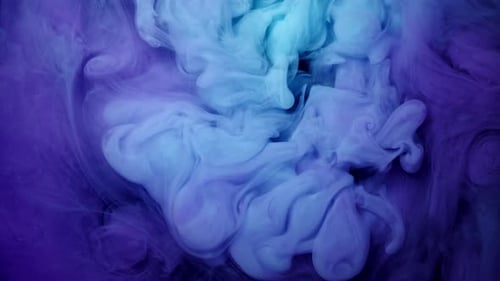 Lebendige bunte lila blau rosa von Acrylfarbe Drop Cloud Motion Textur Hintergrund