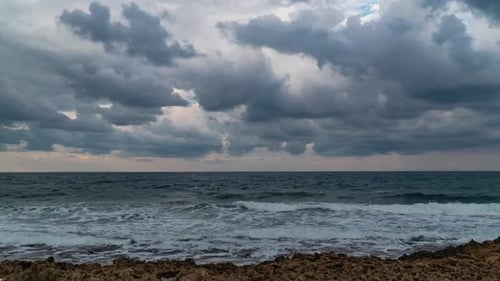 Gewitterwolken über dem Meer