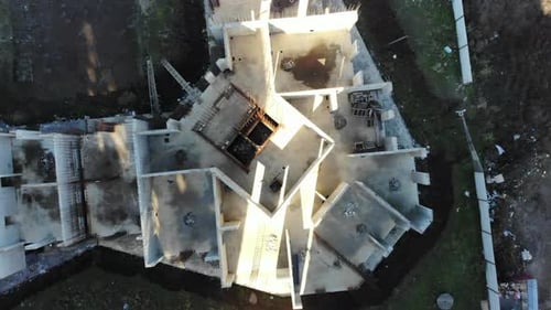 Vista de los cimientos del edificio sin terminar desde el dron.