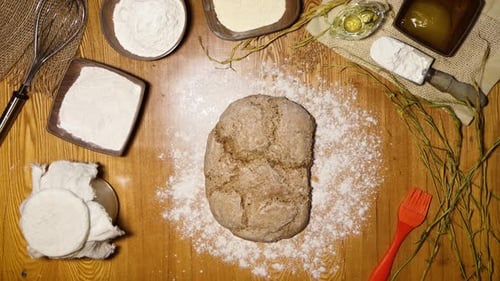 Hausgemachtes Roggenbrot. Flacher Lay.