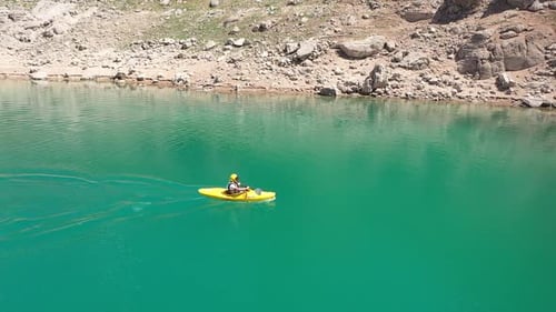 Canoë Homme Sur Le Lac