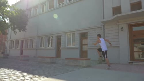 Free Runner tritt in der City Street auf